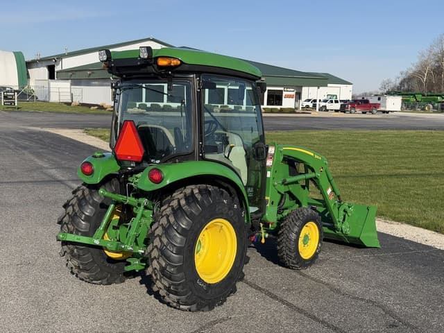 Image of John Deere 3039R equipment image 4