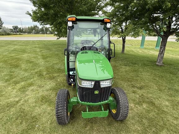 Image of John Deere 3039R equipment image 2