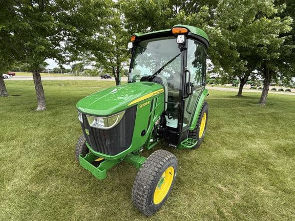 Image of John Deere 3039R equipment image 1