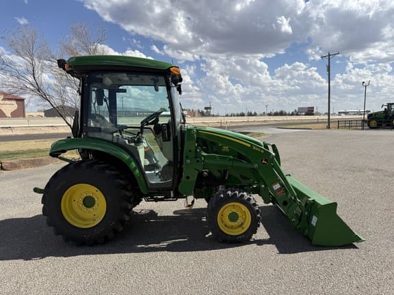 Image of John Deere 3039R equipment image 4