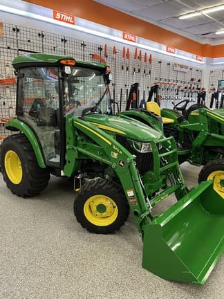 Image of John Deere 3039R equipment image 2