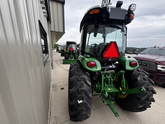 Image of John Deere 3039R equipment image 1