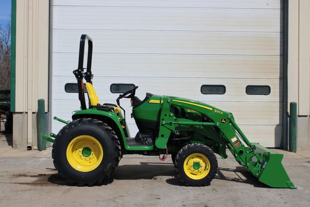 Image of John Deere 3039R equipment image 1