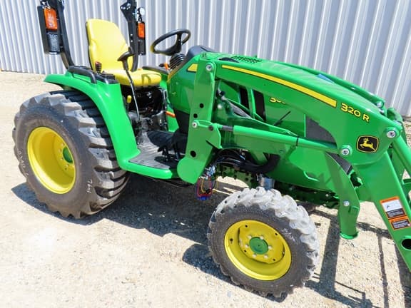 Image of John Deere 3039R equipment image 3