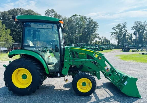 Image of John Deere 3039R equipment image 2