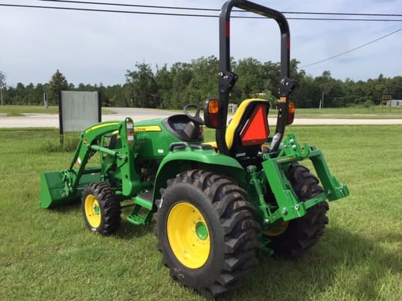 Image of John Deere 3039R equipment image 4