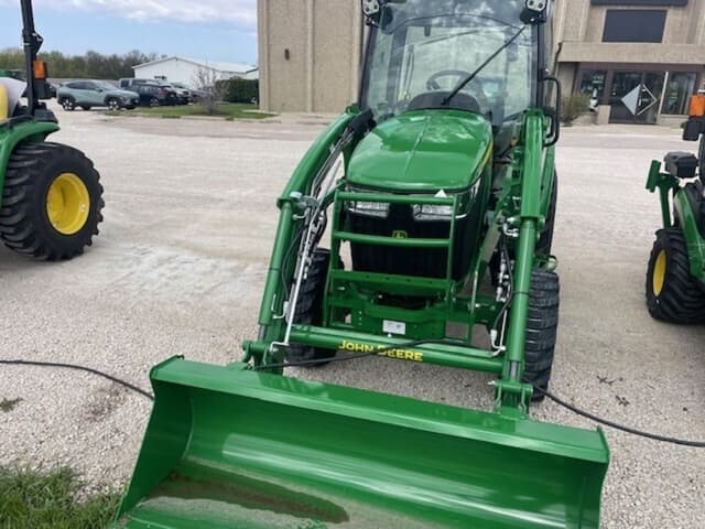 Image of John Deere 3039R equipment image 1