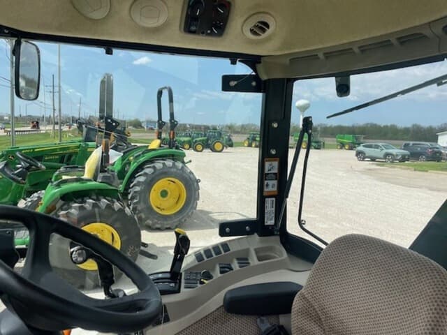 Image of John Deere 3039R equipment image 2
