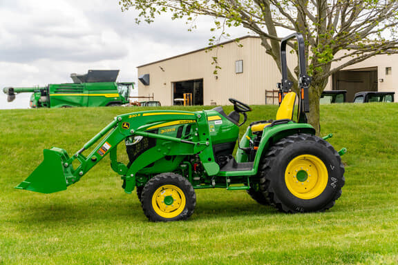 Image of John Deere 3039R equipment image 3