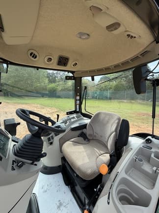 Image of John Deere 3039R equipment image 4