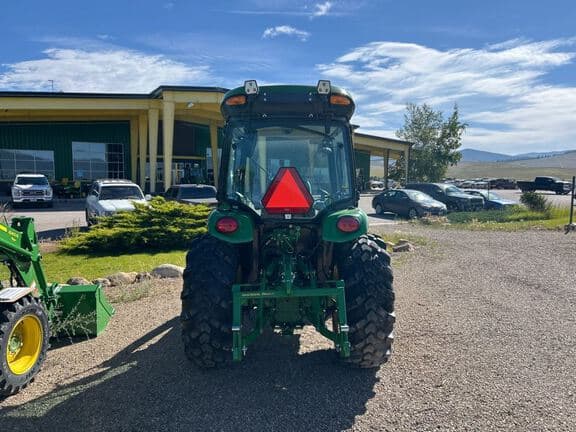 Image of John Deere 3039R equipment image 2