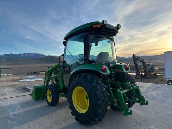 Image of John Deere 3039R equipment image 3