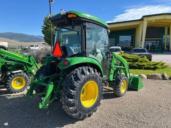 Image of John Deere 3039R equipment image 4