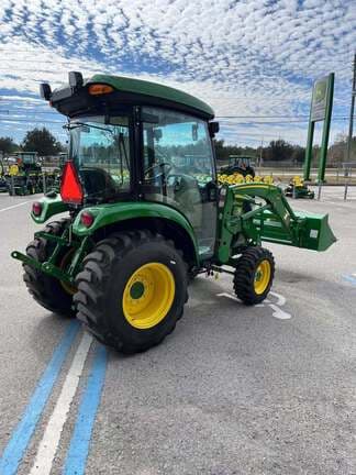 Image of John Deere 3046R equipment image 3