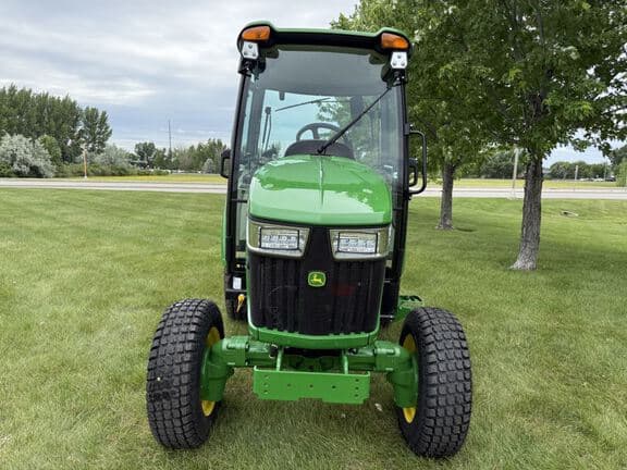 Image of John Deere 3046R equipment image 4
