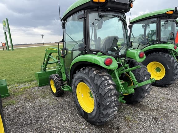 Image of John Deere 3046R equipment image 2