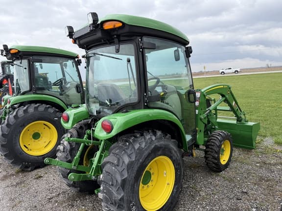 Image of John Deere 3046R equipment image 3