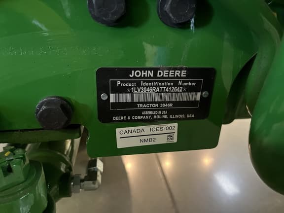 Image of John Deere 3046R equipment image 4