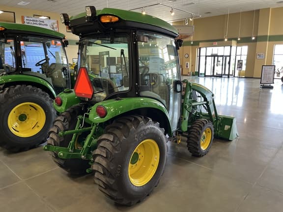 Image of John Deere 3046R equipment image 2