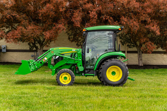 Image of John Deere 3046R equipment image 2