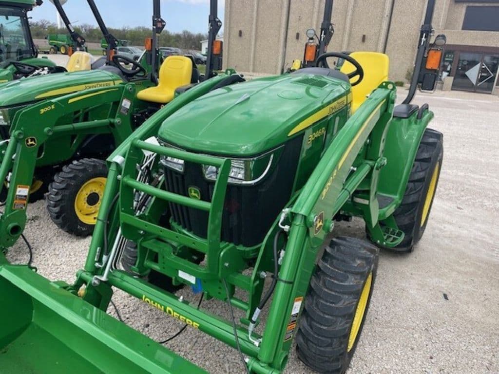 Image of John Deere 3046R Image 0
