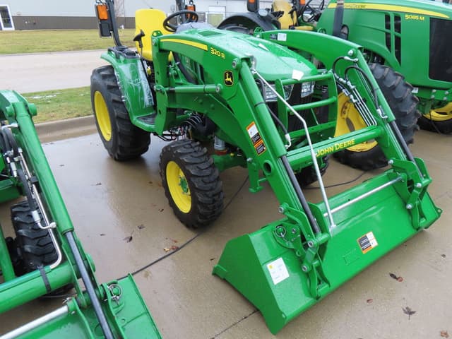 Image of John Deere 3046R equipment image 2