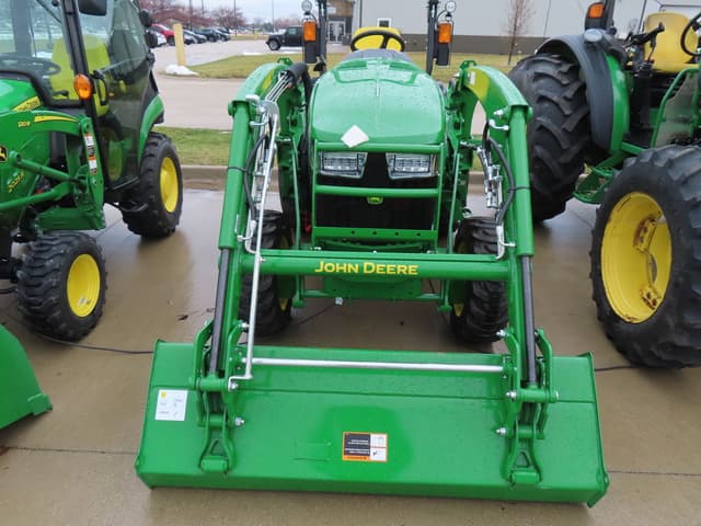 Image of John Deere 3046R equipment image 1