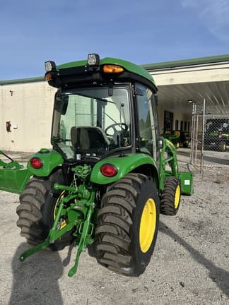 Image of John Deere 3046R equipment image 3