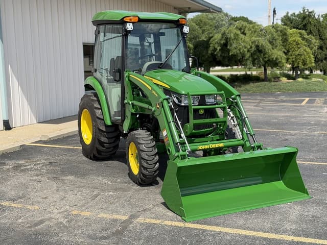 Image of John Deere 3046R equipment image 2