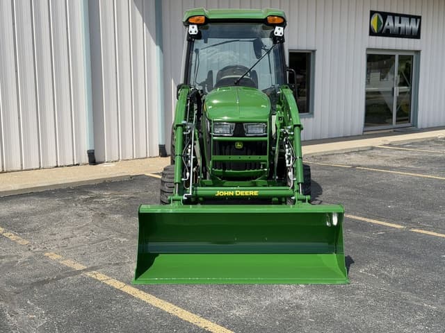 Image of John Deere 3046R equipment image 1