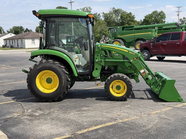 Image of John Deere 3046R equipment image 3
