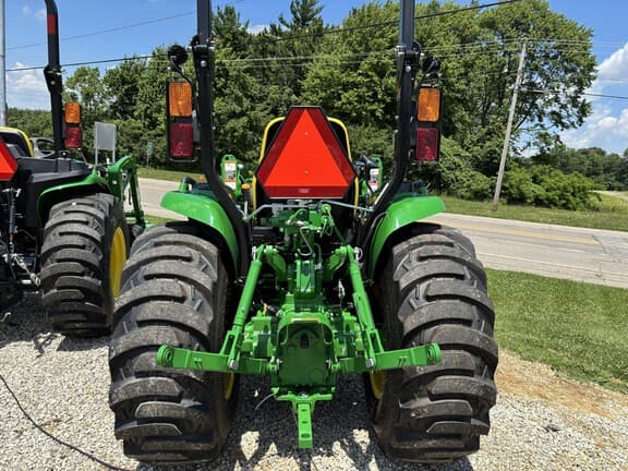 Image of John Deere 3046R equipment image 3