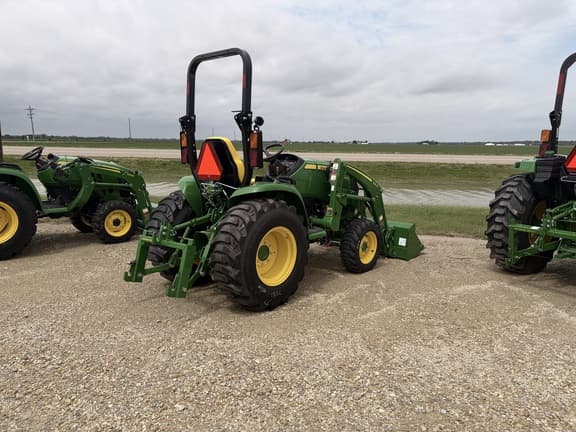 Image of John Deere 3046R equipment image 2