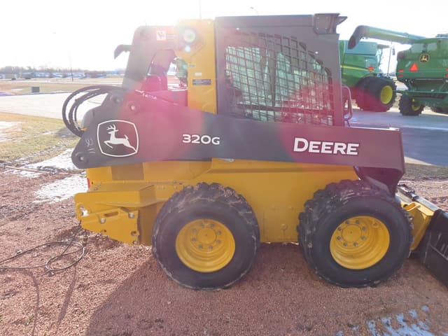 Image of John Deere 320G equipment image 3