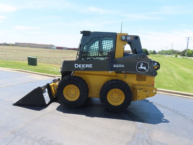 Image of John Deere 320G equipment image 4