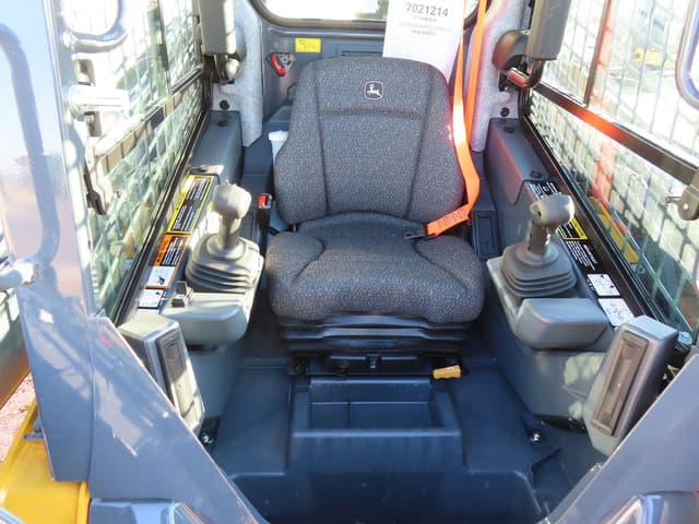 Image of John Deere 320G equipment image 4