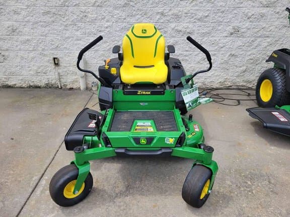 Image of John Deere 320R equipment image 4