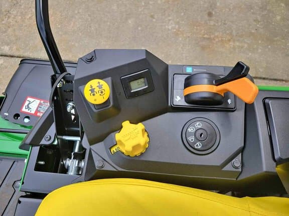 Image of John Deere 320R equipment image 2