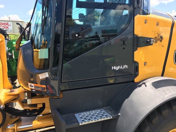 Image of John Deere 324P equipment image 4