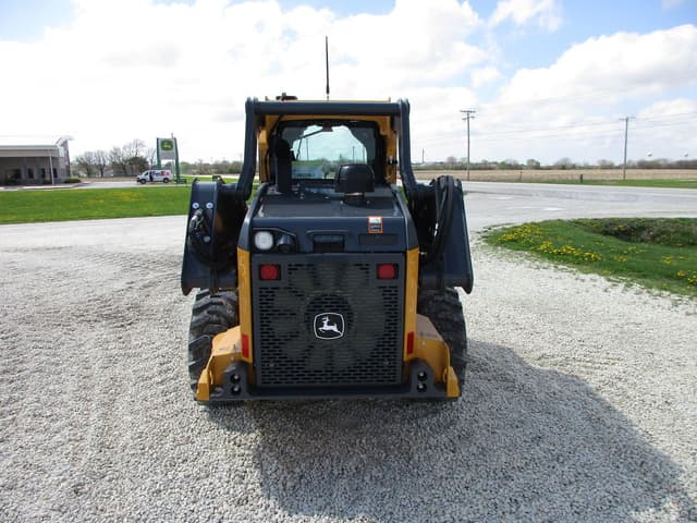 Image of John Deere 324G equipment image 4