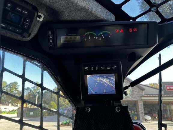 Image of John Deere 324G equipment image 4