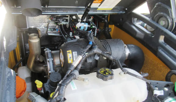 Image of John Deere 324G equipment image 4