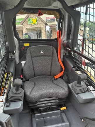 Image of John Deere 325G equipment image 3
