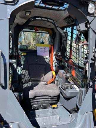 Image of John Deere 325G equipment image 4