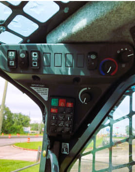 Image of John Deere 325G equipment image 4