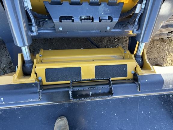 Image of John Deere 325G equipment image 3