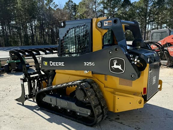 Image of John Deere 325G equipment image 3