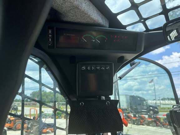 Image of John Deere 325G equipment image 3