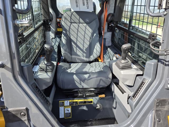 Image of John Deere 331P equipment image 4