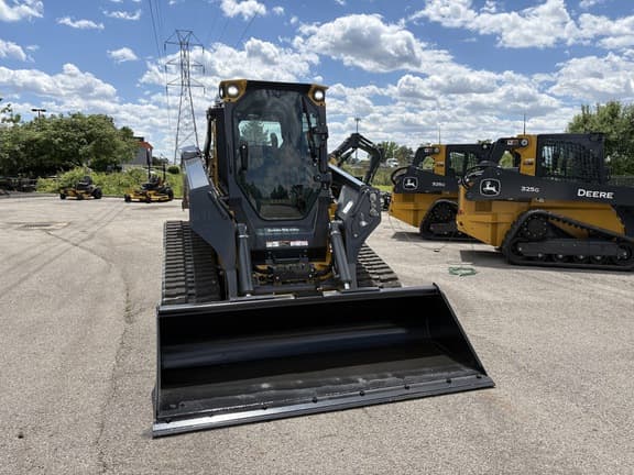 Image of John Deere 333P equipment image 1